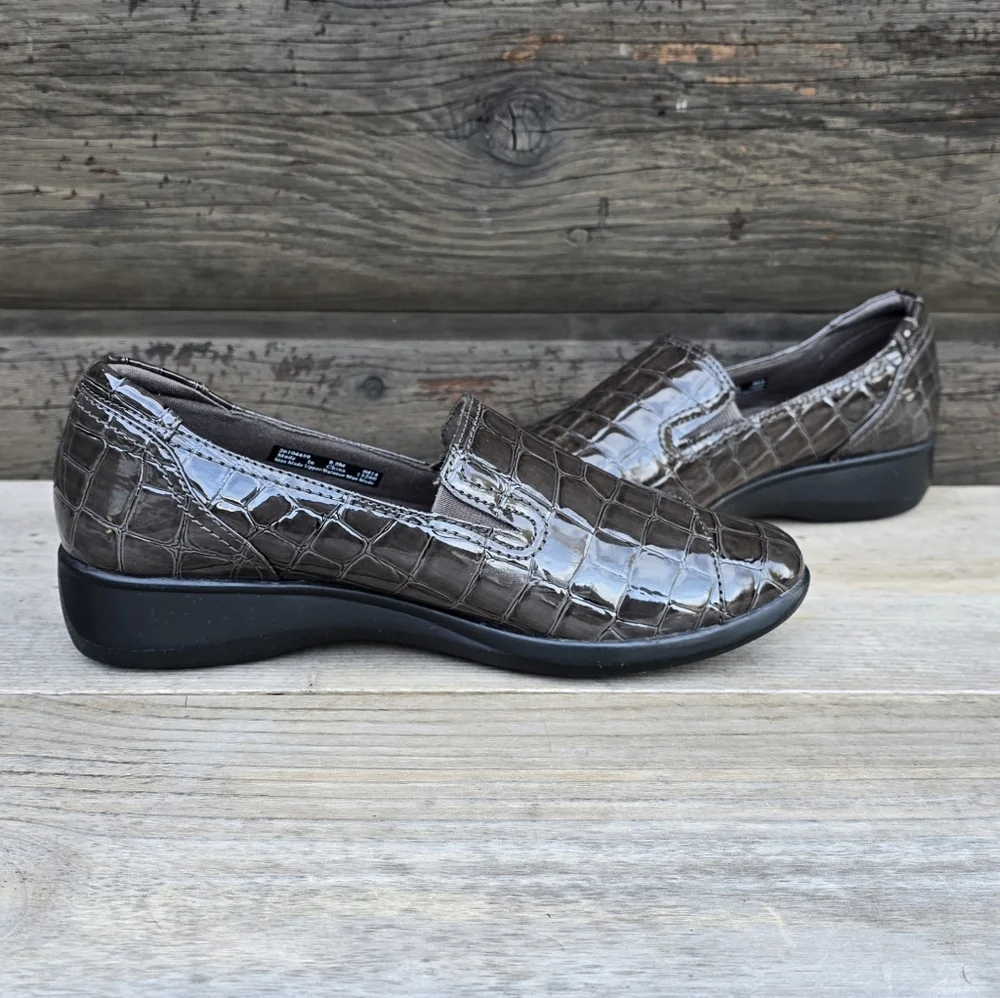 Clarks Gael Feline Classic Minimalist Crocodile Comfort Loafer Flat 7M